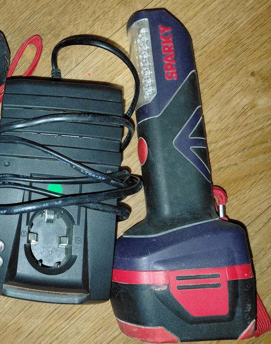 Latarka warsztatowa na akumulator Sparky