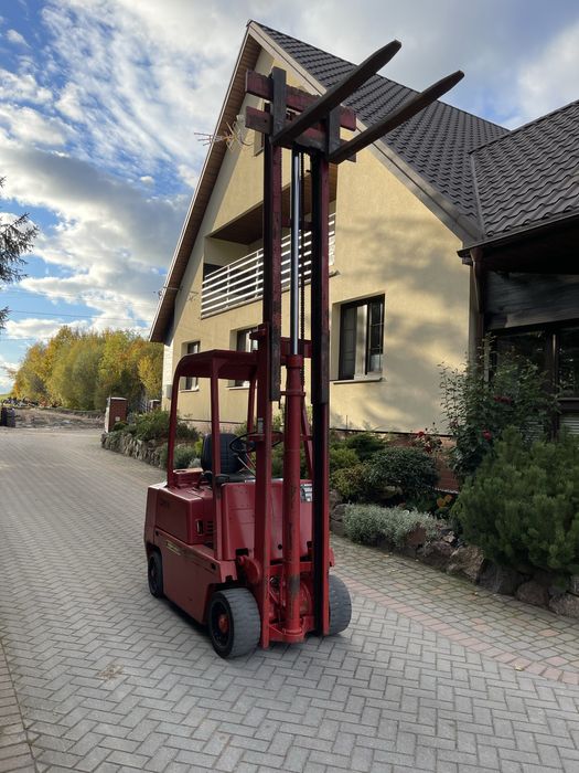 Wózek widłowy CLARK USA – 4 cylindrowy Diesel