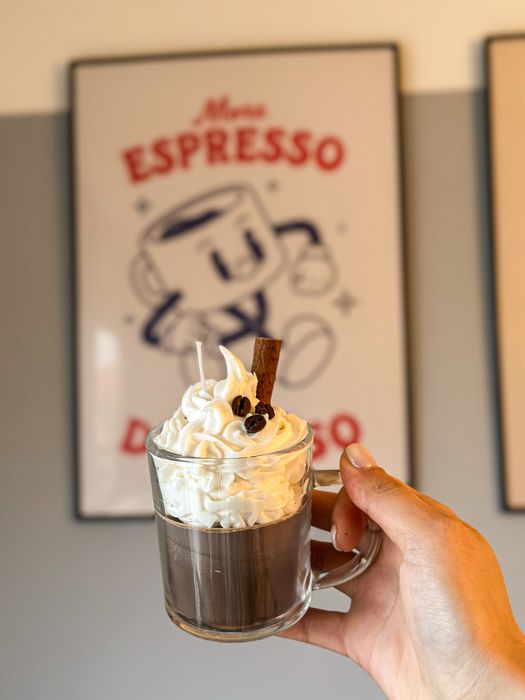 Vela de café capuchino, com aroma, ideal para presente!