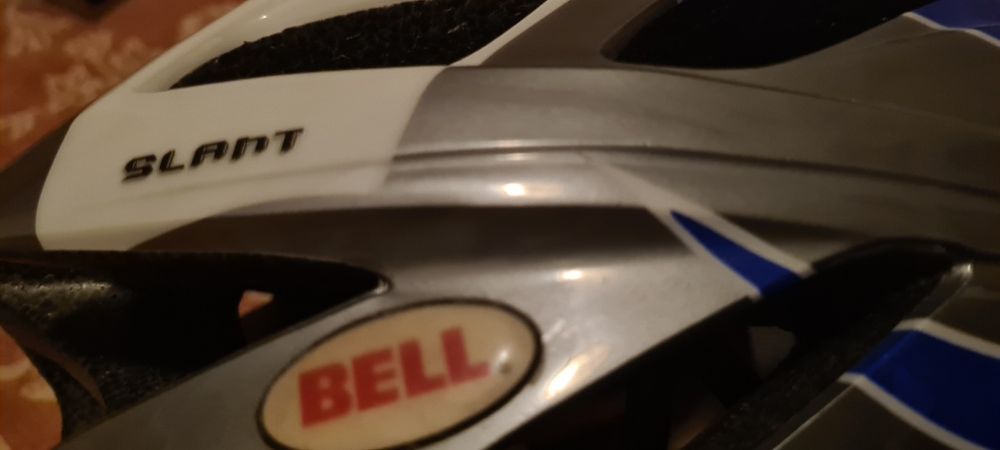 Capacete.   Bell