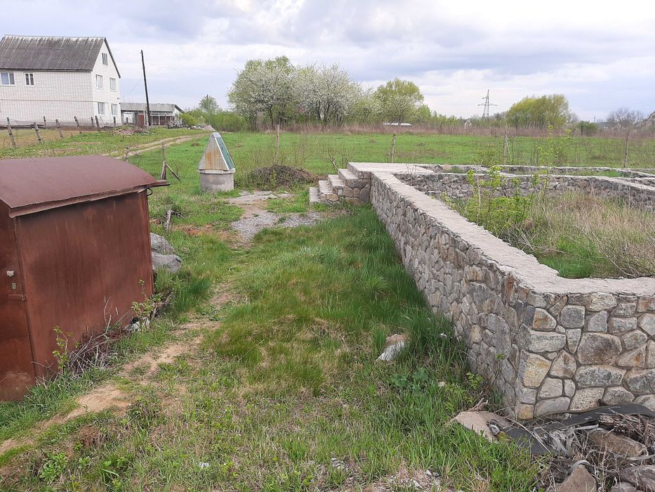 Дві земельні ділянки