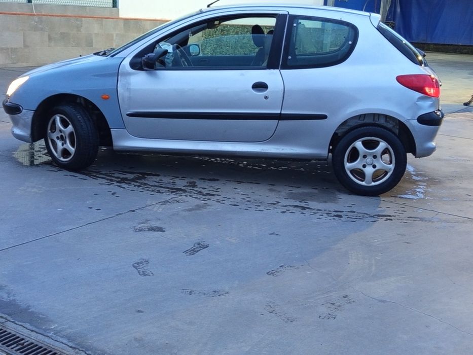 Peguoet 206 do ano 2001