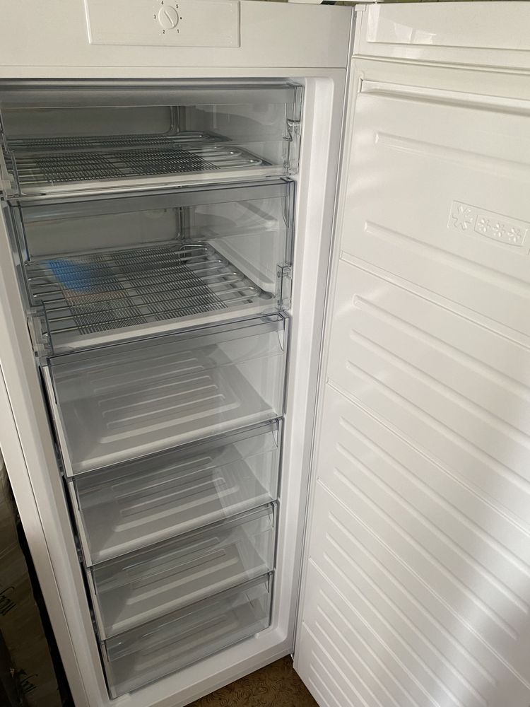 Морозильна камера Vestfrost CMF144W