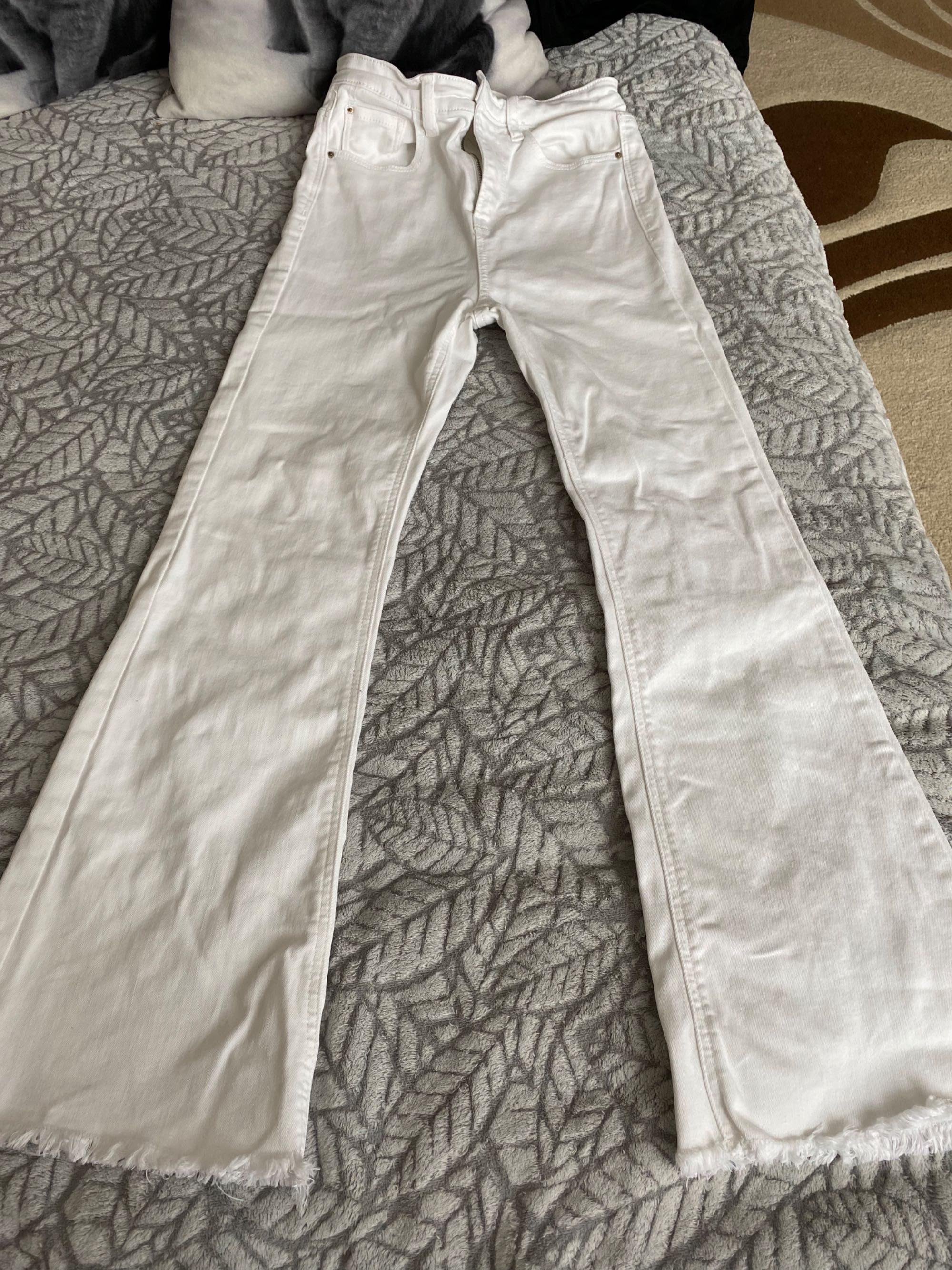 штани розкльошені білі