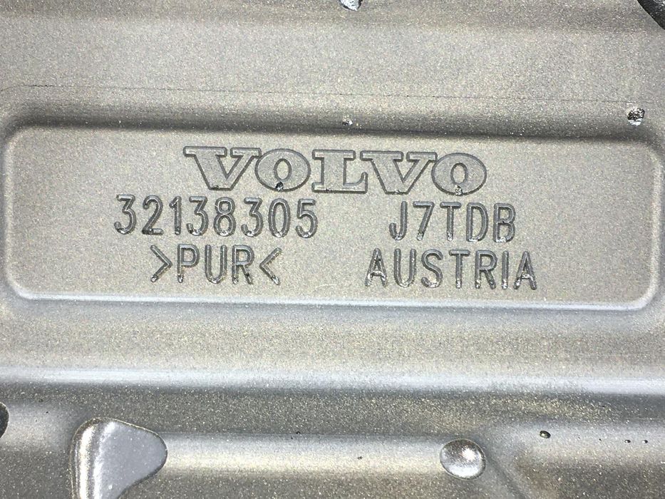 Кришка двигуна верхня VOLVO XC40 2017- 32138305