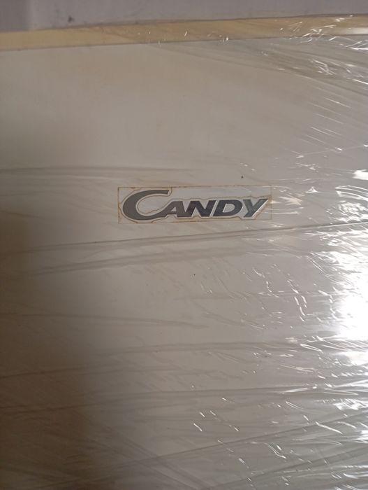 Vendo frigorífico, classe A++, em muito bom estado.