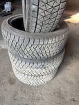 Продам зимову резину Bridgestone Blizzak 235 45 R19 23 рік 9мм 7мм