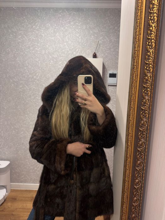 Продам норкову шубу