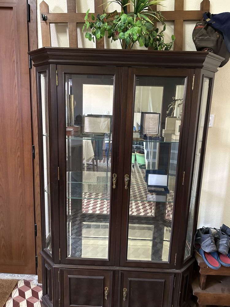 Vendo Móvel aparador, cristaleira e cómoda