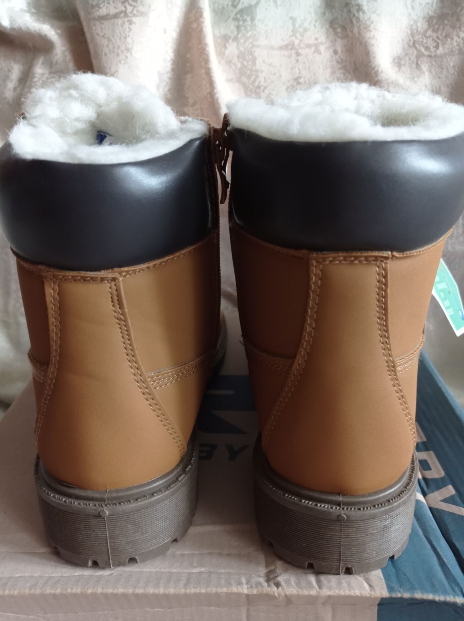 Нові зимові на хутрі термо черевики ботинки Crosby розмір 36 37