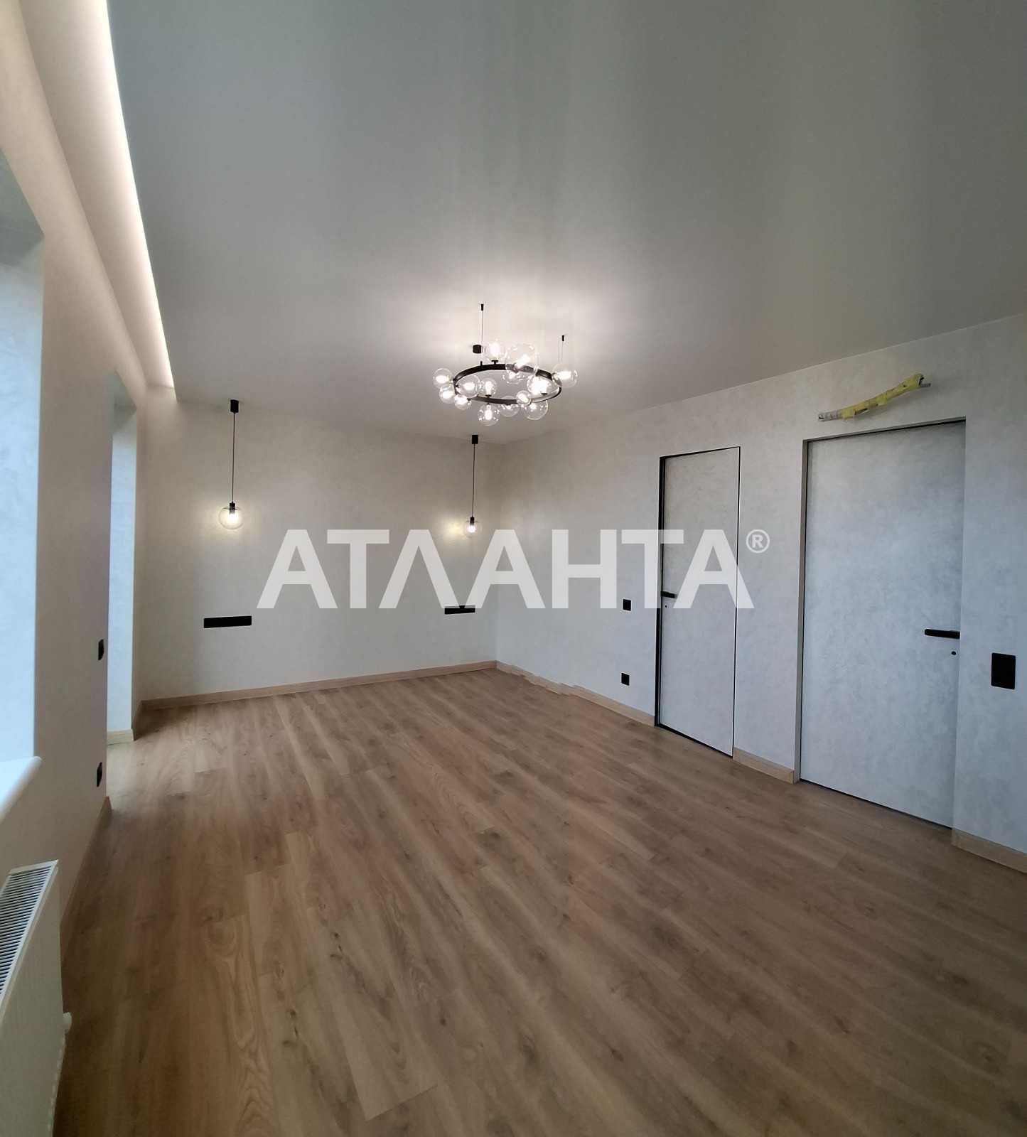 Предлагается к продаже новый современный дом у моря.