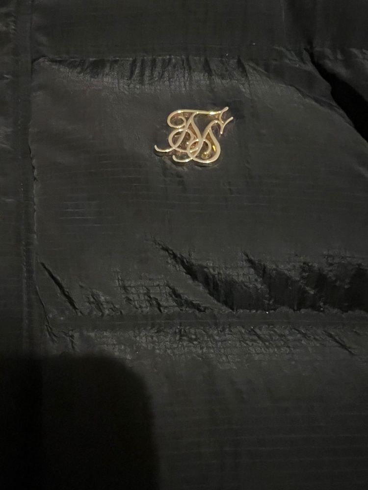 Зимняя мужская черная куртка фирмы SIKSILК