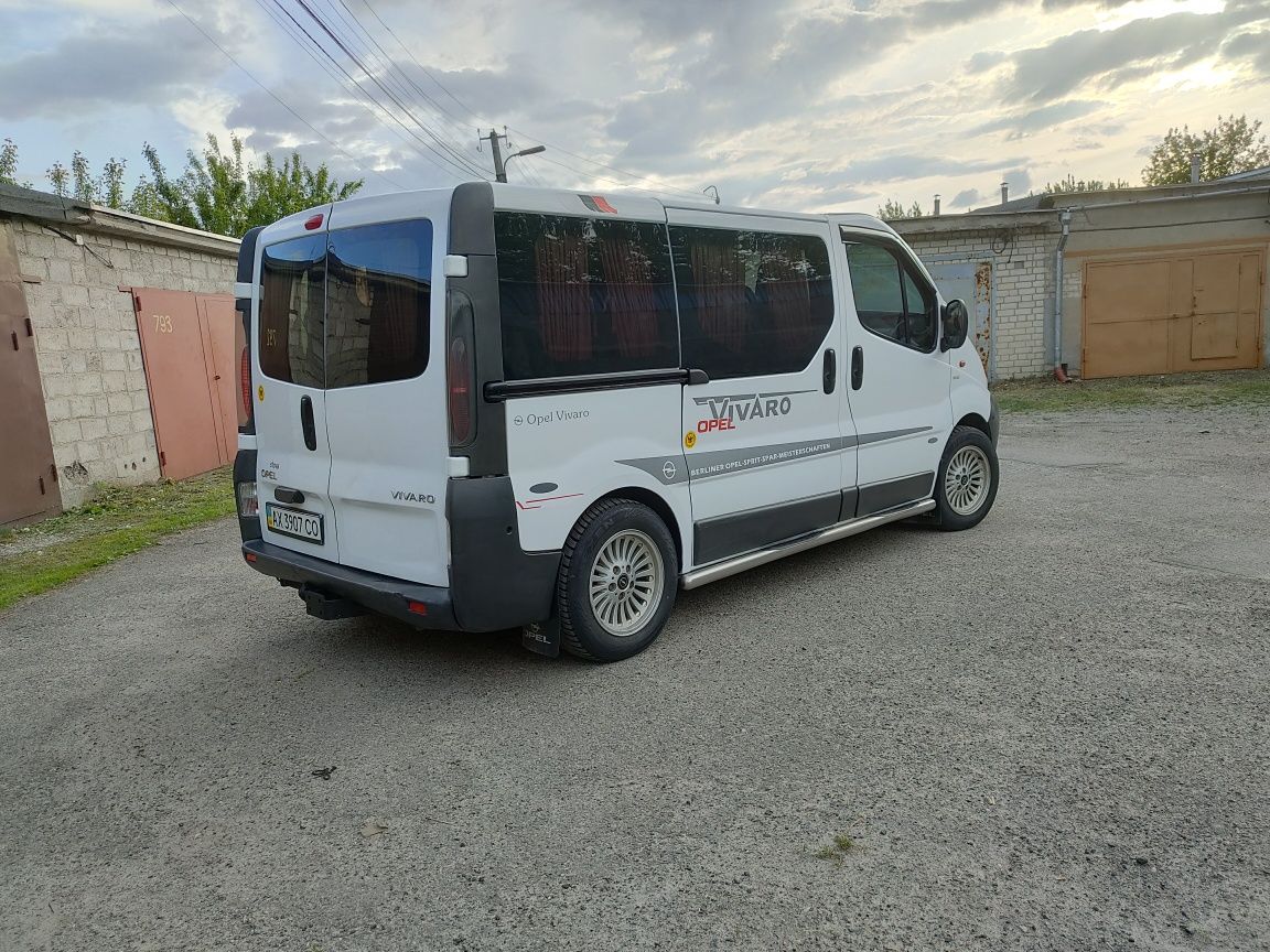 OPEL VIVARO 9 мест пассажир 2006 год