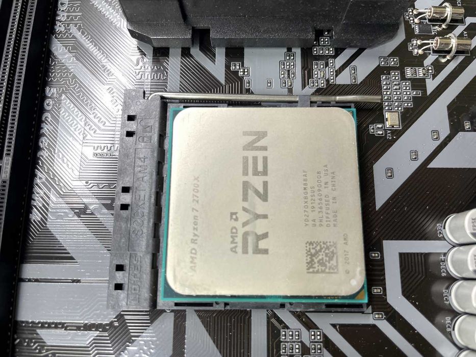 Процессор Ryzen 7 2700x Socket AM4, 8 ядер, 16 потоков, частота 3.7Ггц