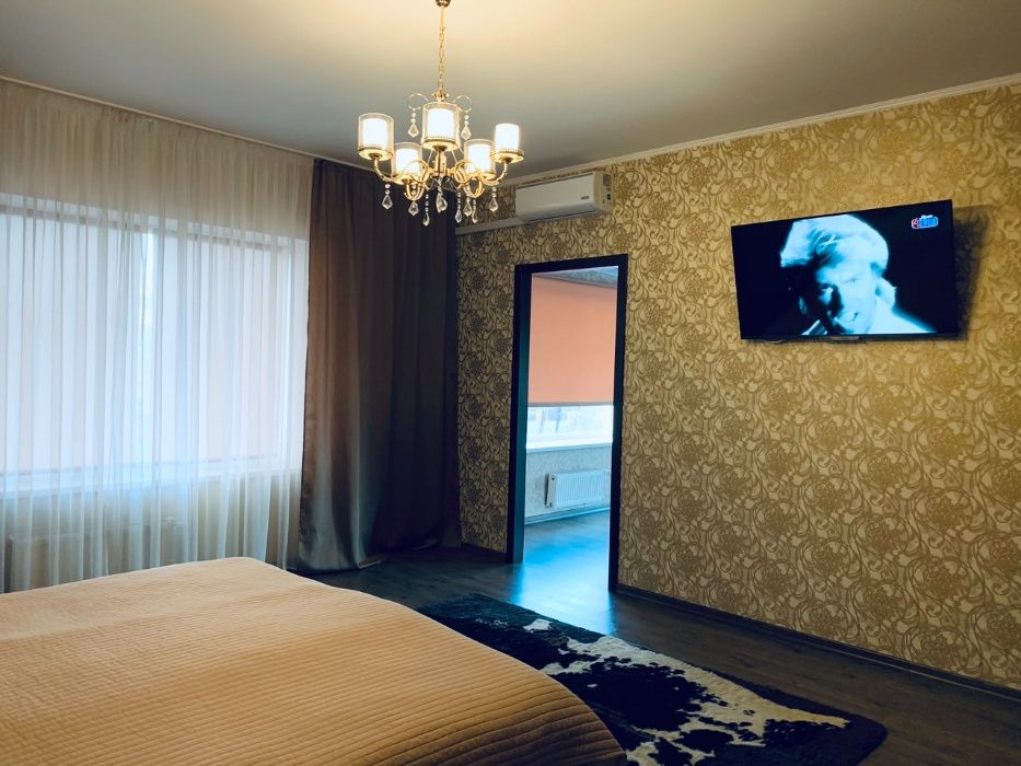 Посуточная аренда дома 460 кв., 6 раздельных спален. Сауна.