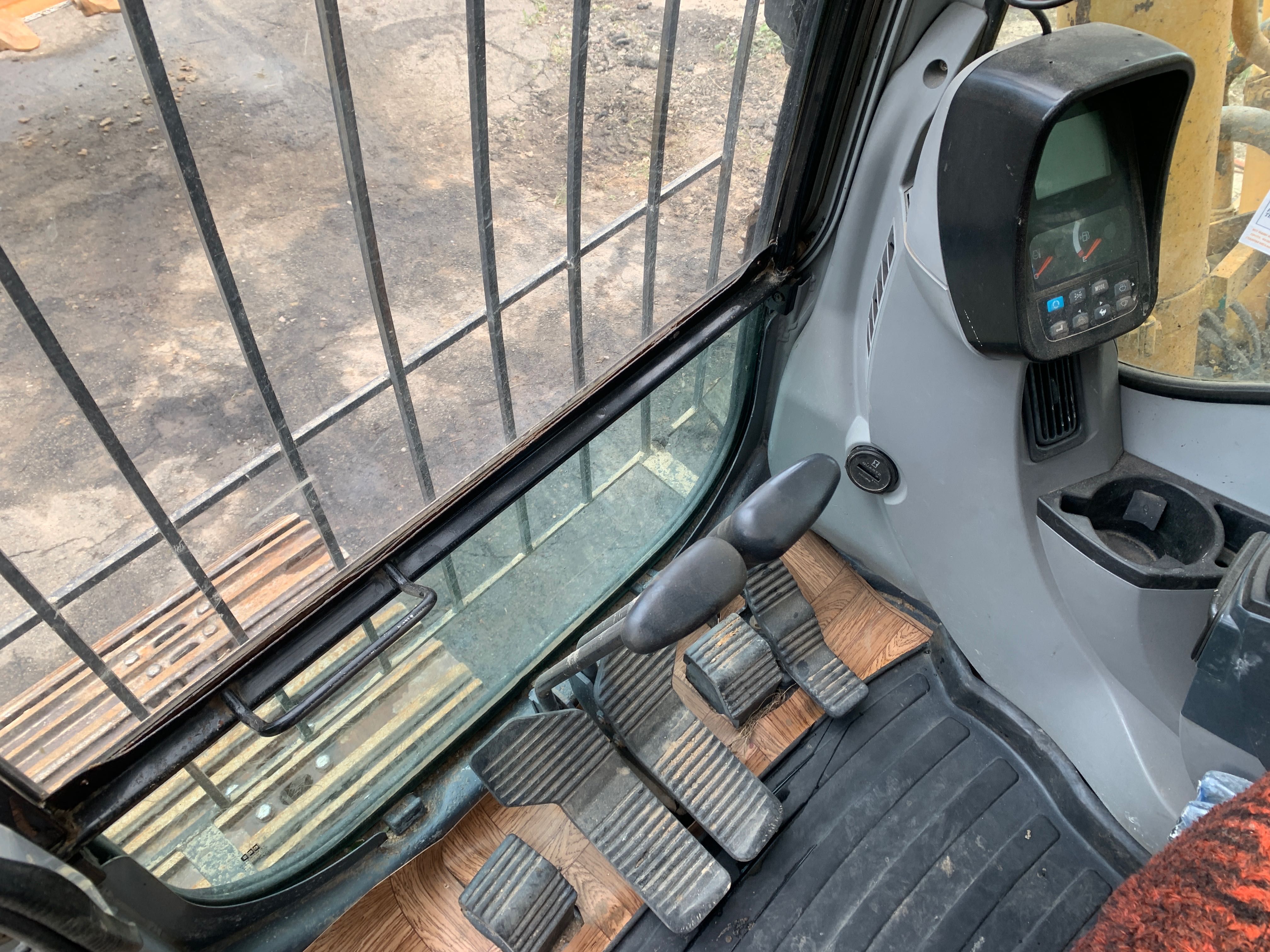 Гусеничний екскаватор NEW HOLLAND E215 Гусеничный экскаватор