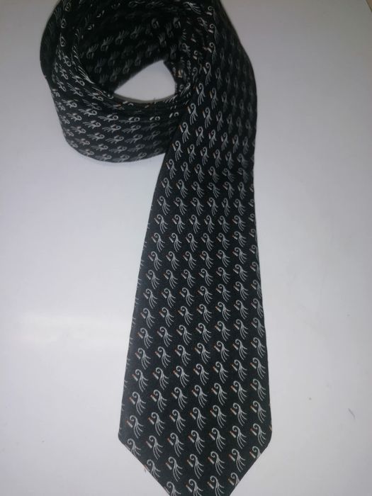 Gravata preta com padrão multicolorido Gravata clássica Jotadec