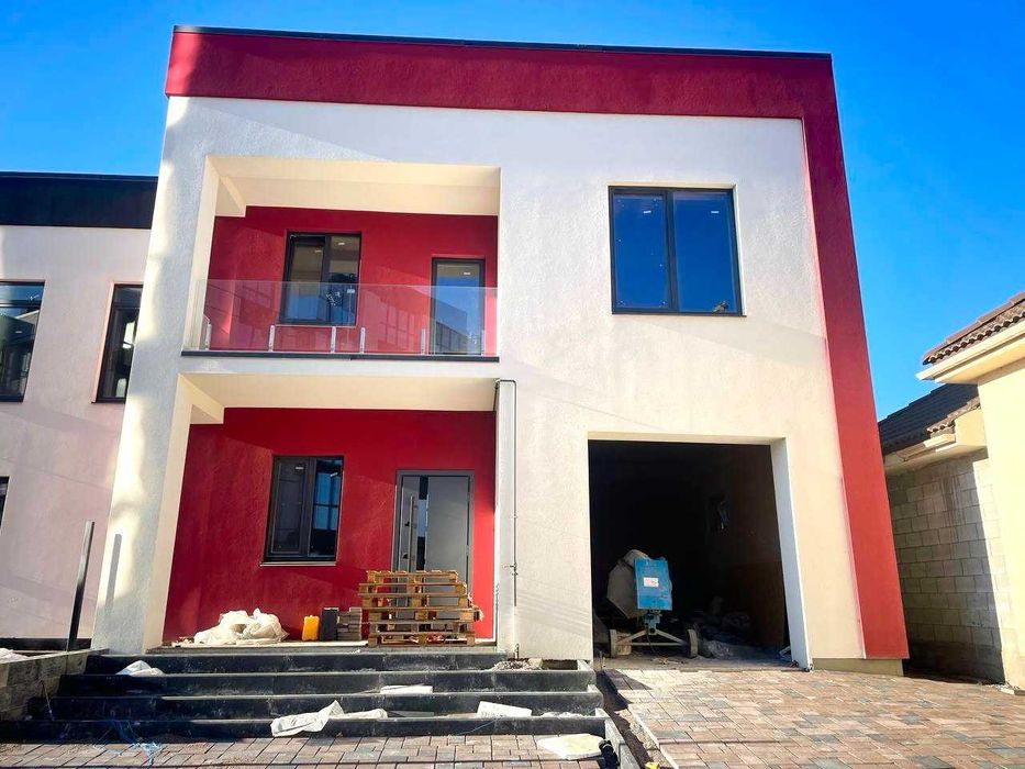 Котедж з міськими комунікаціями та гаражем в районі Райського саду