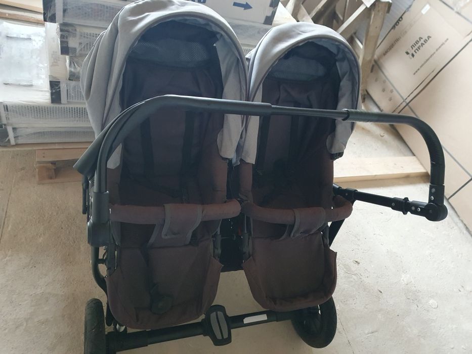 Дитяча коляска для двійні