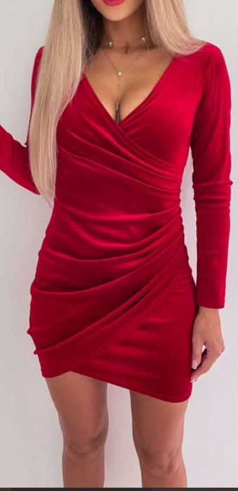 Piękna czerwona sukienka Velvet idealna na imprezę