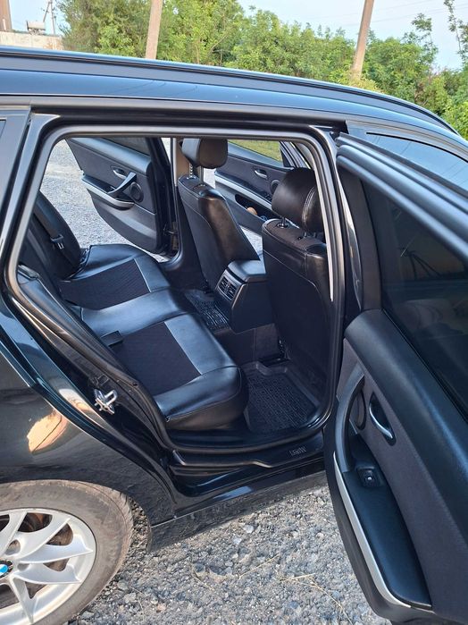 BMW 318D 8500 $    .