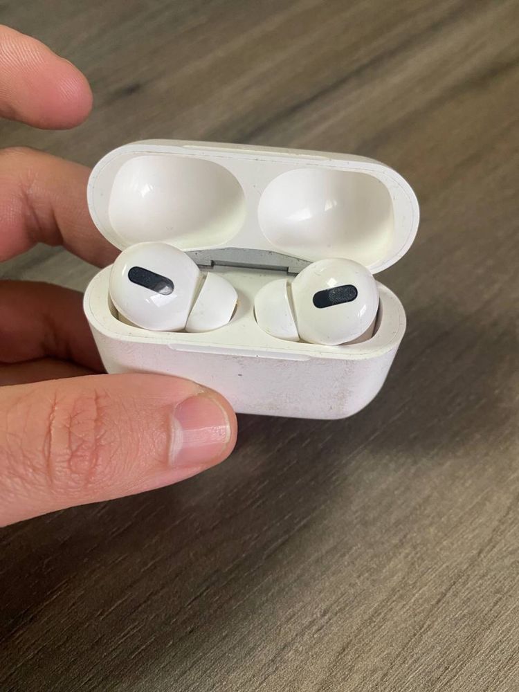 Продам наушники AirPods