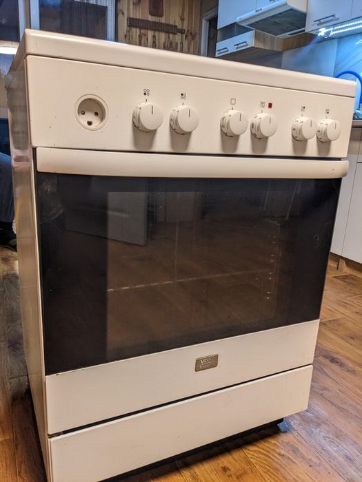 Електроплита з духовку Electrolux