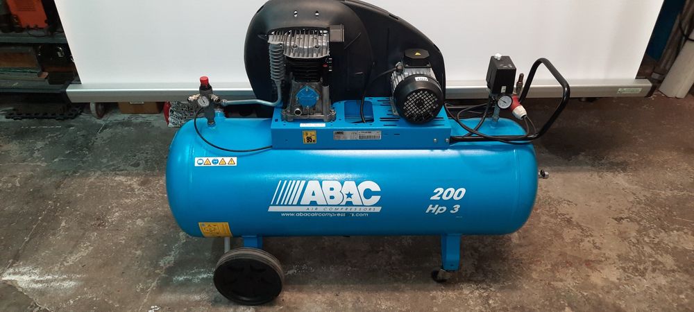 Compressor de ar comprimido ABAC 200L  3HP TRIFÁSICO