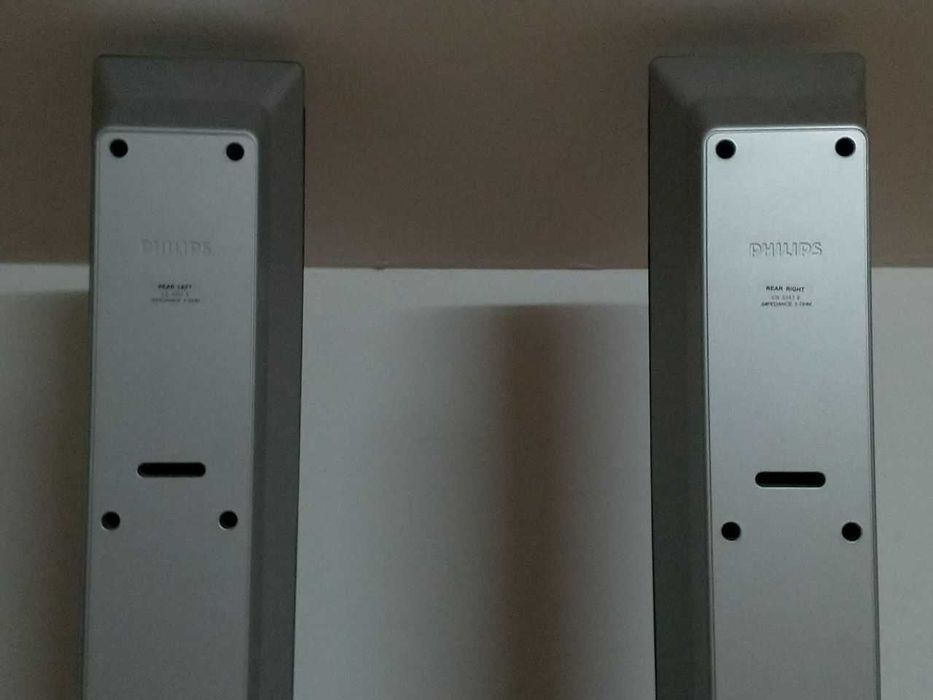 Par de colunas Philips CS3357E para sistema Home Theatre