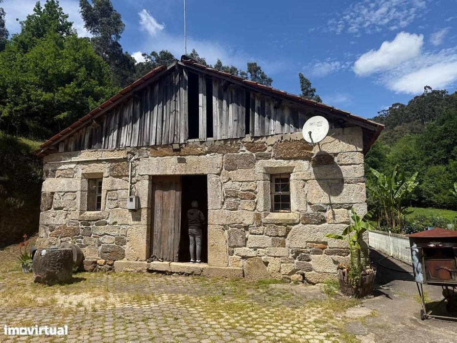 Quintinha com 1103m2 para recuperar