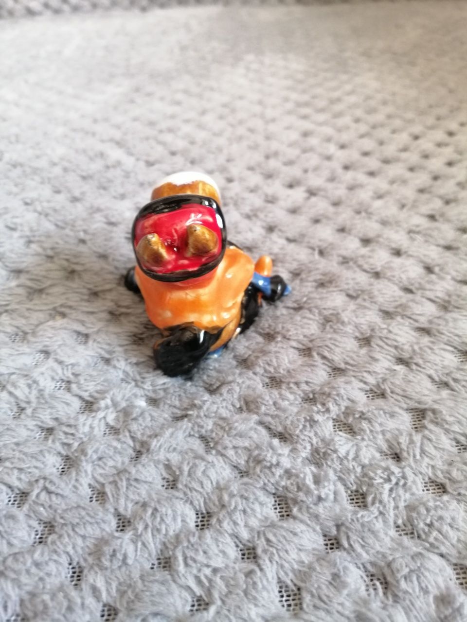 Figurka konia na nartach oraz grzybek ręcznej roboty