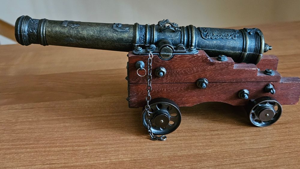 Unikatowa zapalniczka armata