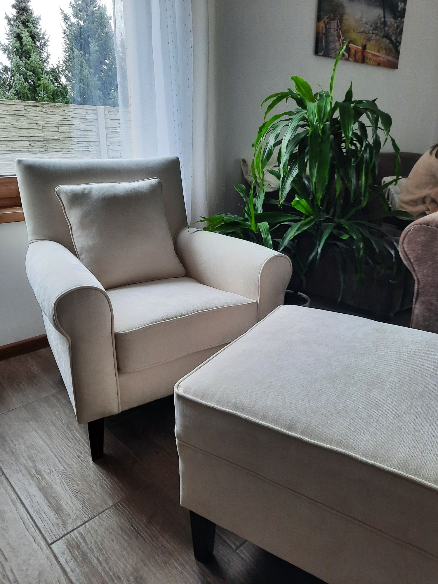 Wygodny i elegancki  fotel klubowy.