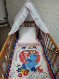 Cama de madeira para bebe