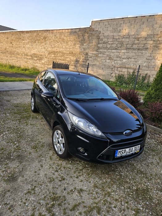 Ford fiesta mk7  1,25  czarny metalik ,klima , elektryka