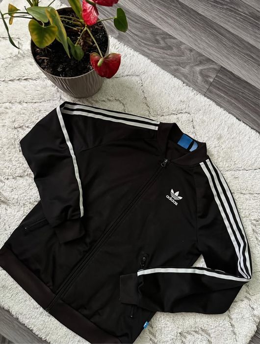 Кофта adidas big logo на спине