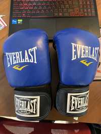 Боксерские перчатки Everlast