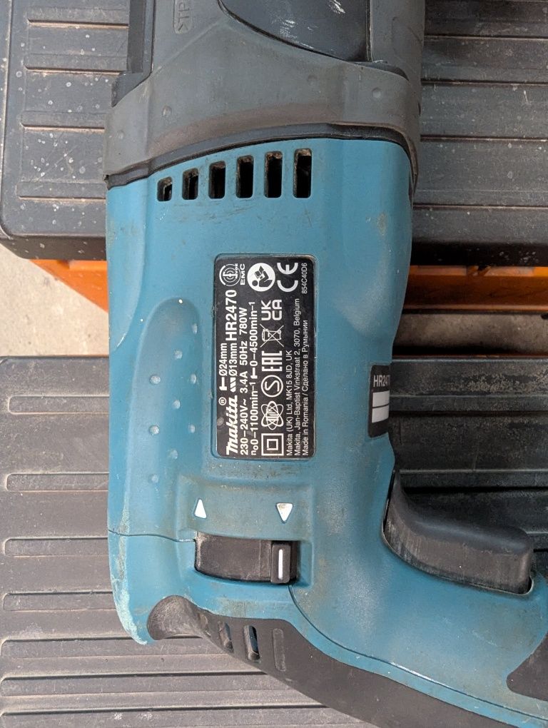 Młotowiertarka Makita HR2470 Moc 780 W