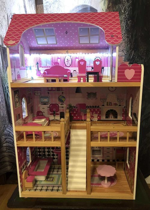 Domek drewniany dla lalek