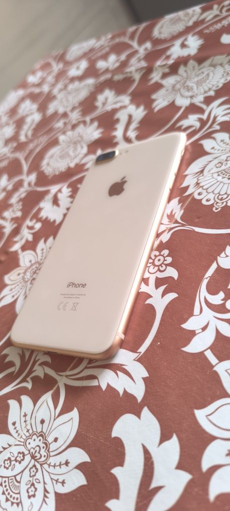 iPhone 8 plus gold 64 GB