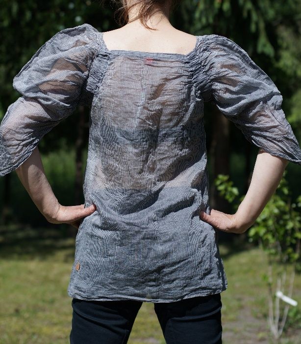 bluzka Hugo Boss przeźroczysta w paski  rękaw 3/4 jedwabna rozmiar 34