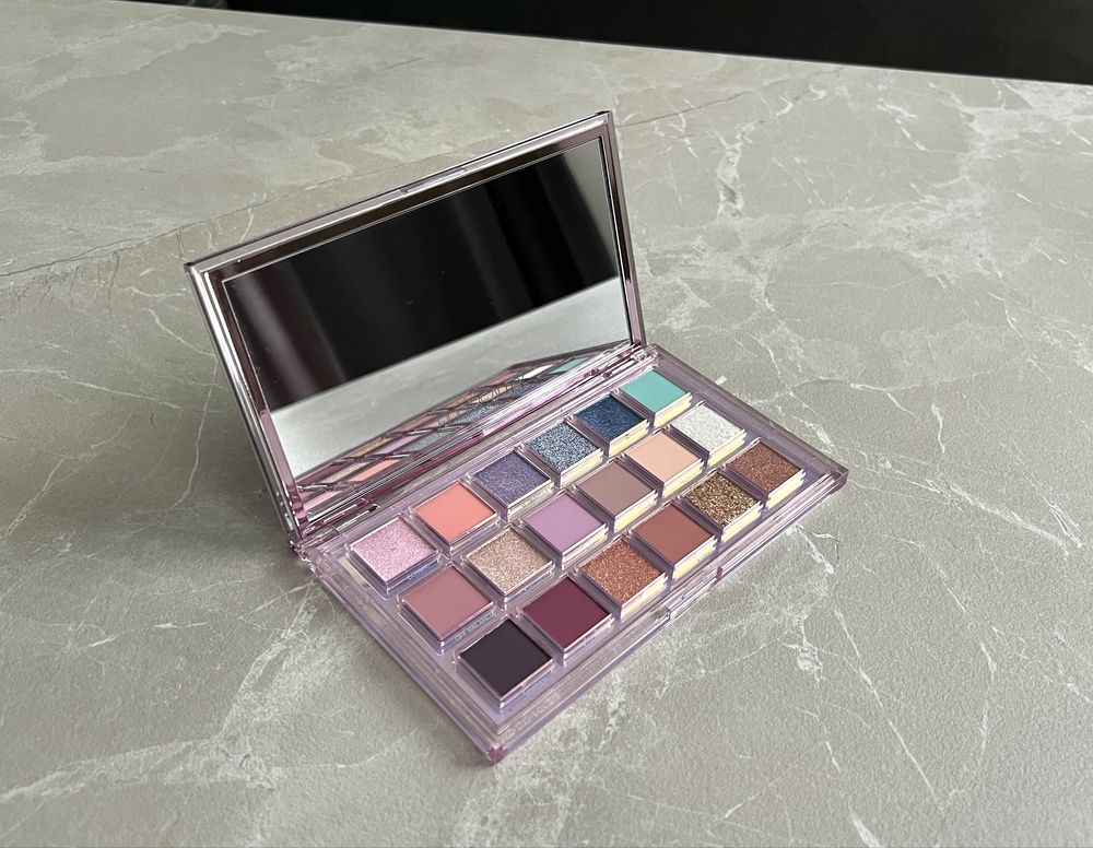 Huda Beauty Mercury Retrograde Paleta