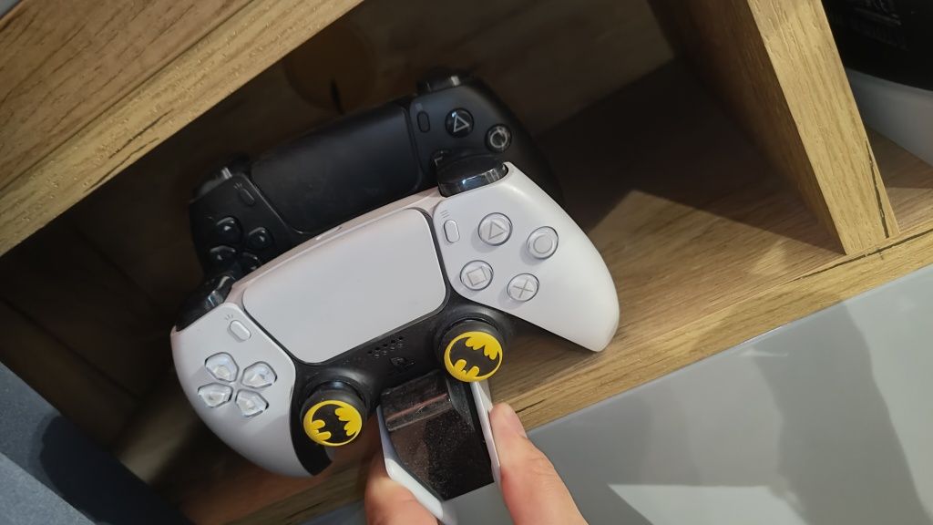 PS5 z dodatkami i grami