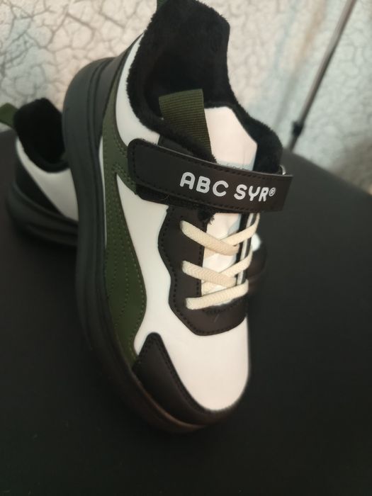 Кросівки на хлопчика