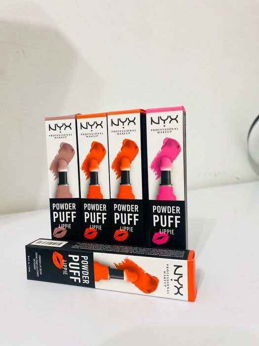 Vendo lote de maquiagem  100 peças 2,75 por peça