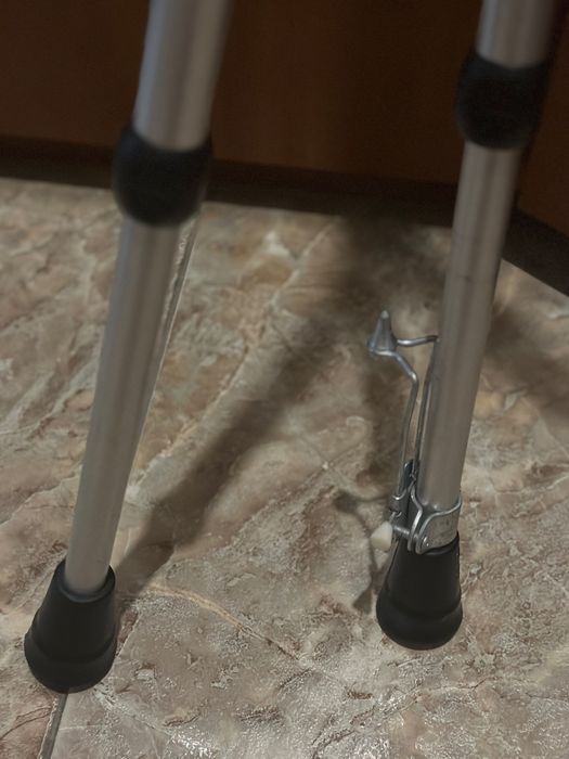 костыли / милиці