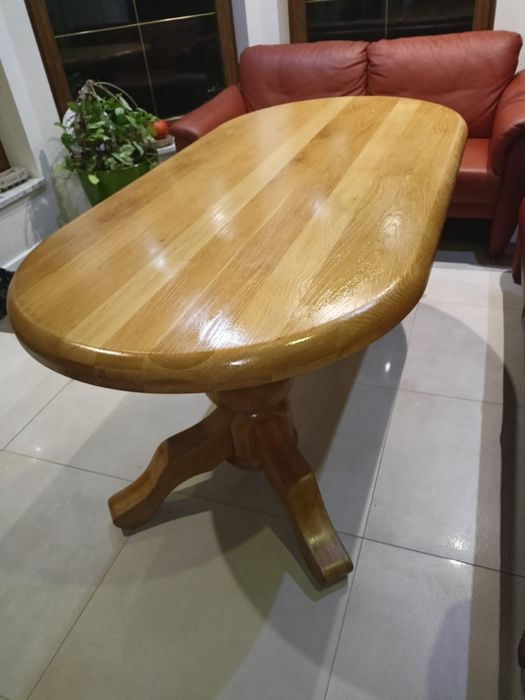 Piękny solidny dębowy stół