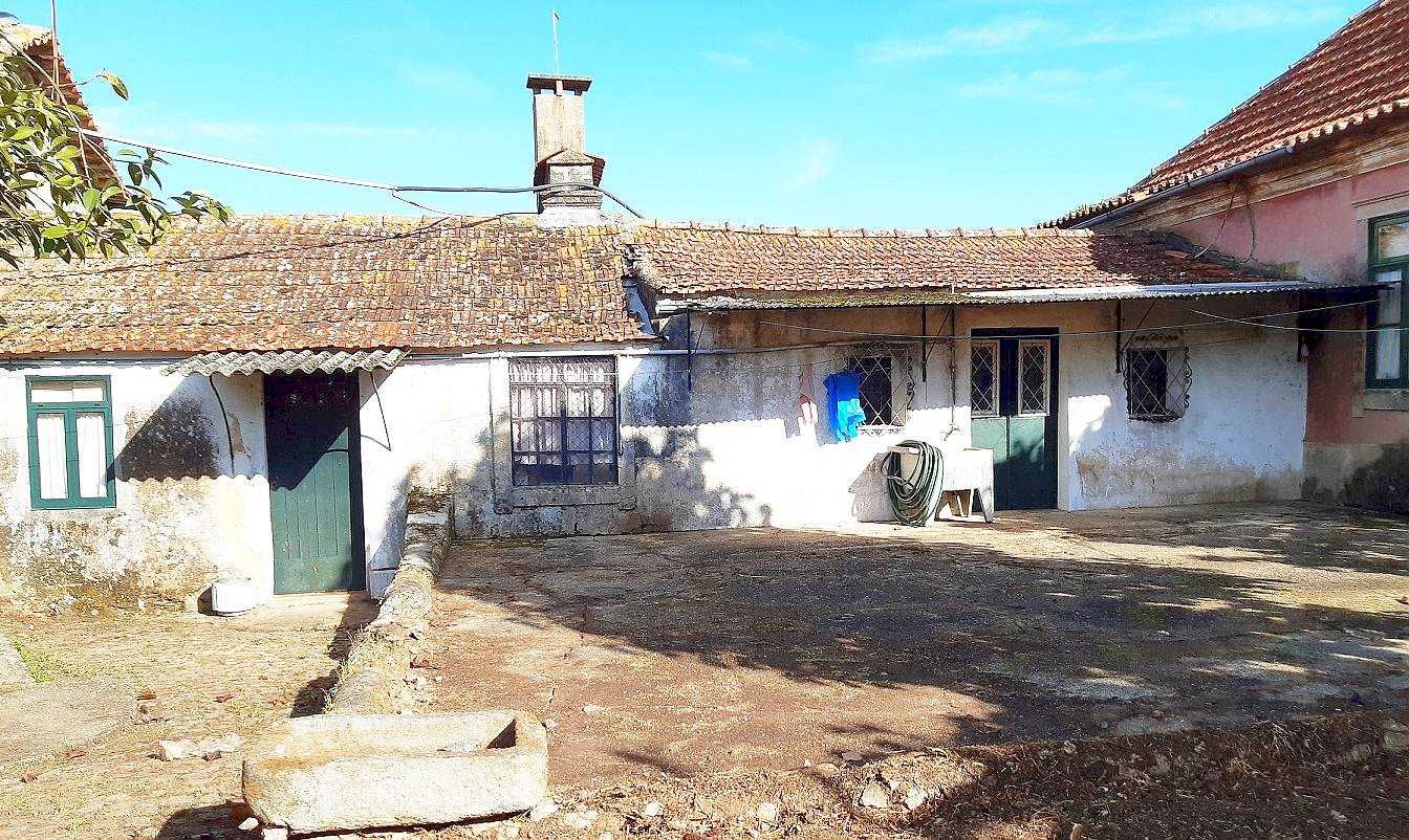 Casa com Terreno - Loureiro/Oliveira Azeméis (Possível Permuta)