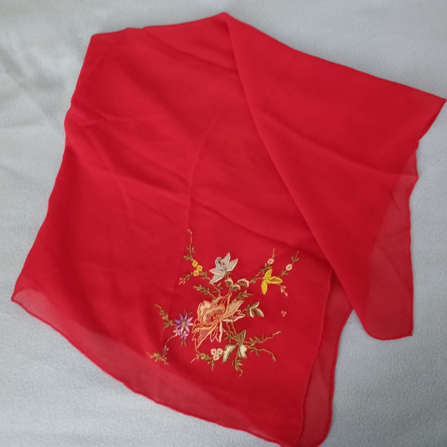 Lenço vermelho para senhora