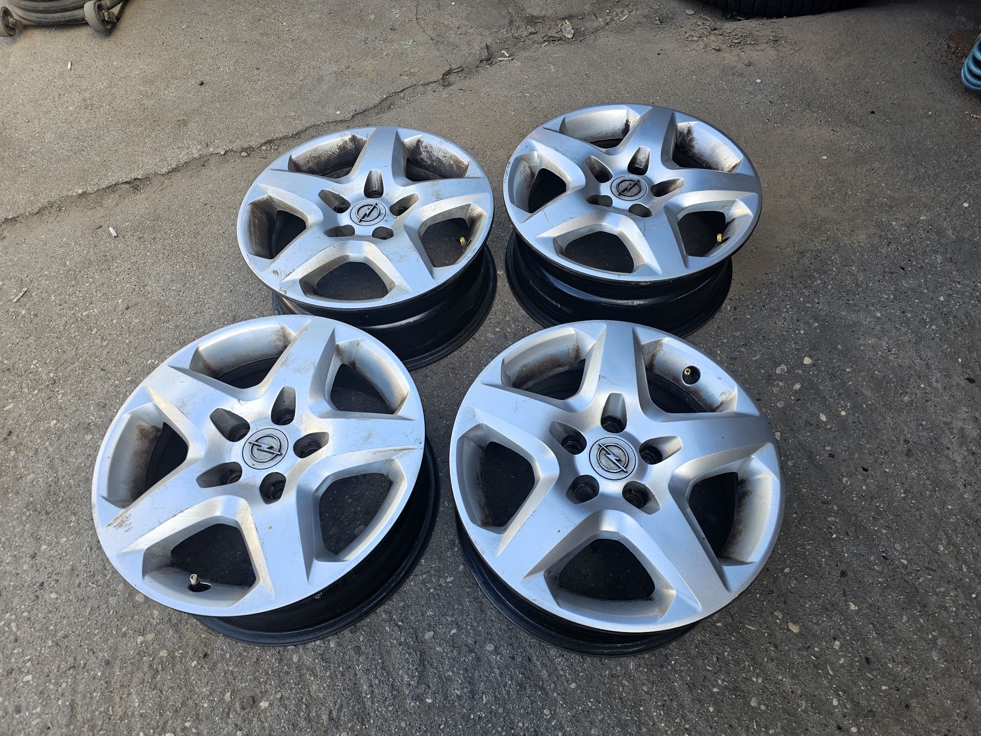 Felgi Stalowe-Strukturalne Opel Astra R16 5x110 ET39- 6.5J